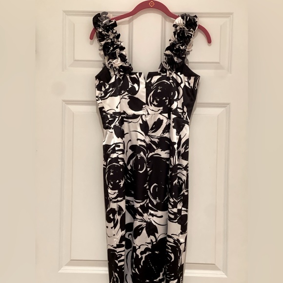 White House Black Market Dresses & Skirts - White House black market size 4 sexy black and white roses silk dress.